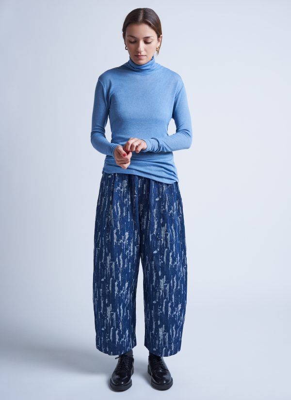 BASE LAYER TURTLENECK IN LIGHT BLUE ULTRA FINE RIB KNIT