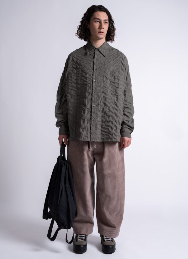 OVERSIZED IO SHIRT IN SMOKY ASH MACRO LINE CRINKLE